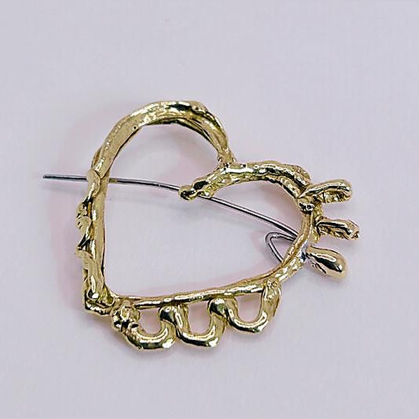 HEART BROCHE