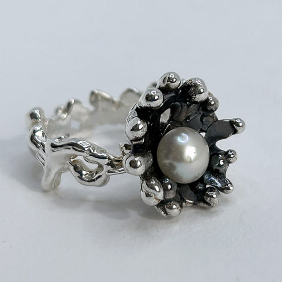 SMALL VENUS PEARL RING