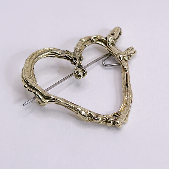 HEART BROCHE