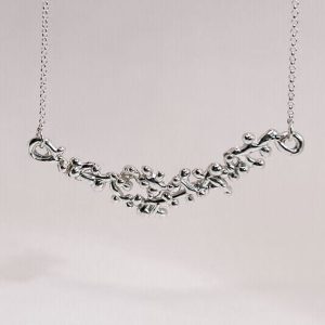 FLUID SILVER NECLACE
