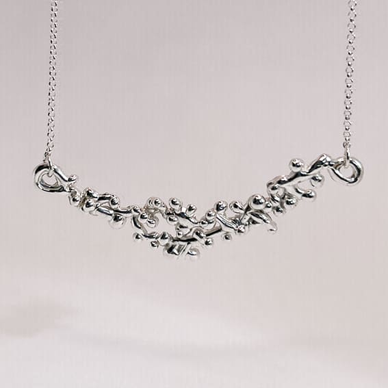 FLUID SILVER NECLACE